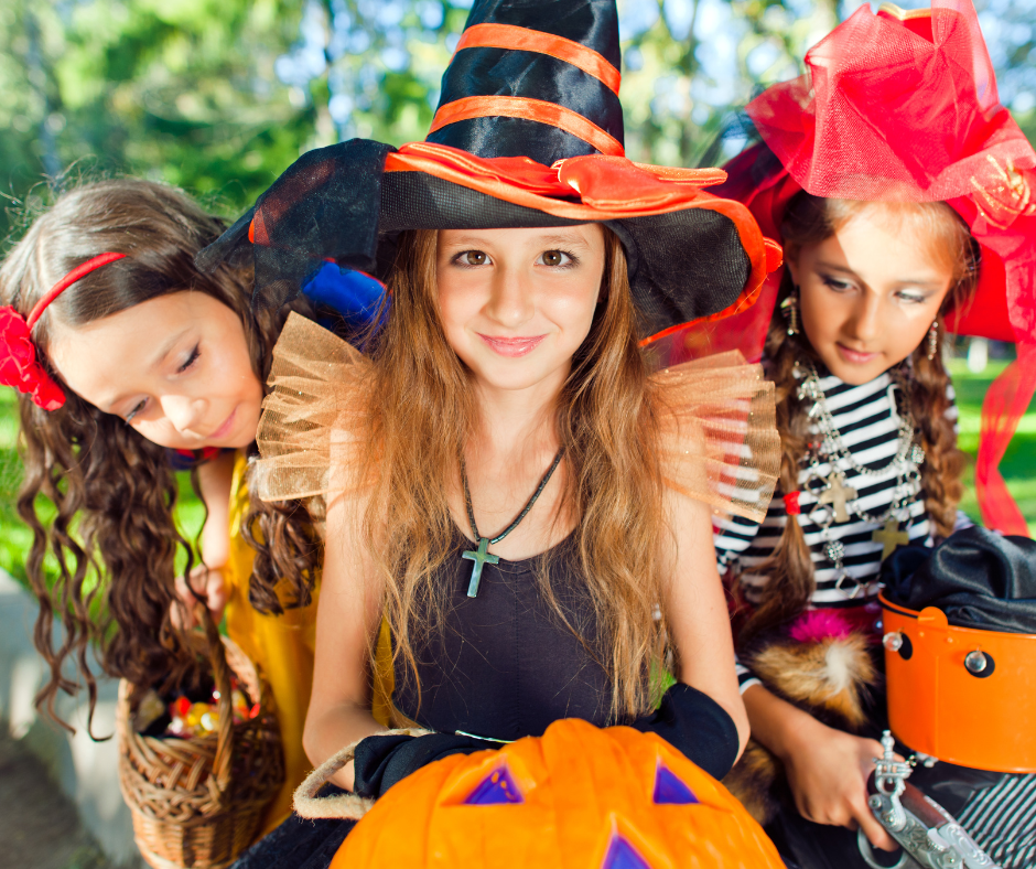 Les traditions d'halloween et son histoire. Enfants déguisés